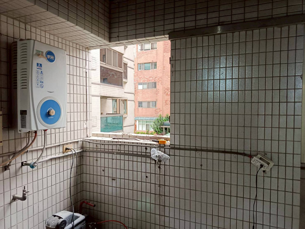 台中南區套房 牆面封水泥板隔間