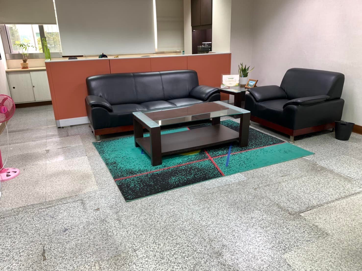 台中覆貼塑膠地磚