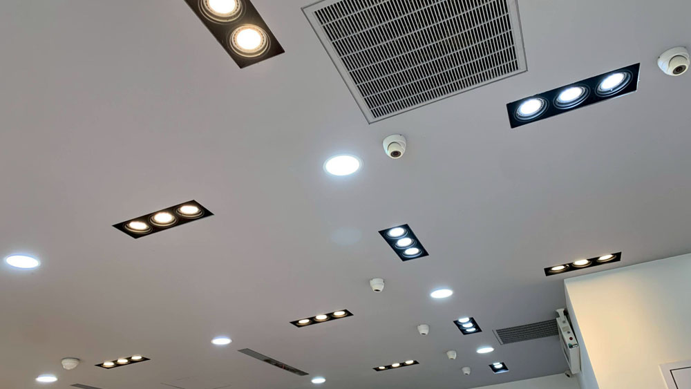 台中商空天花板